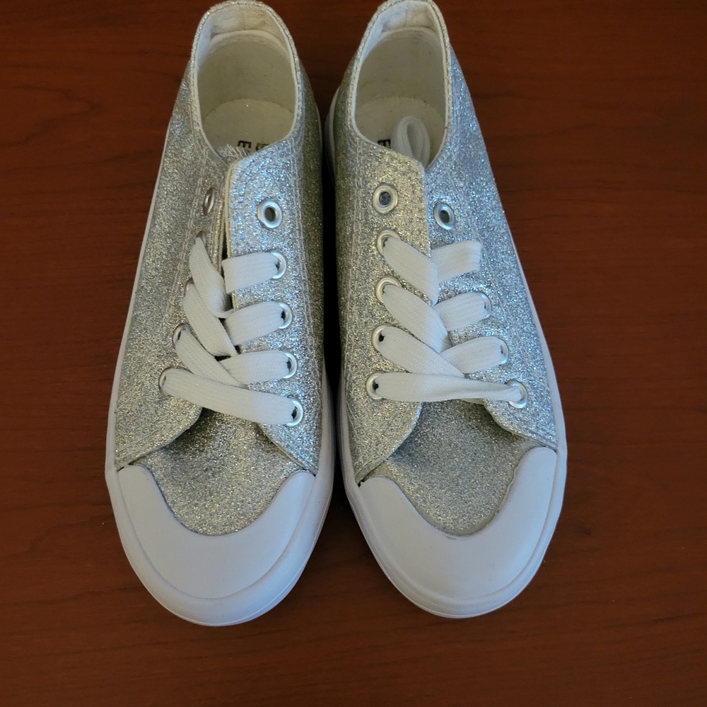 CLOSET CLEAR OUT...Girls Sparkly Sneakers,  nwot